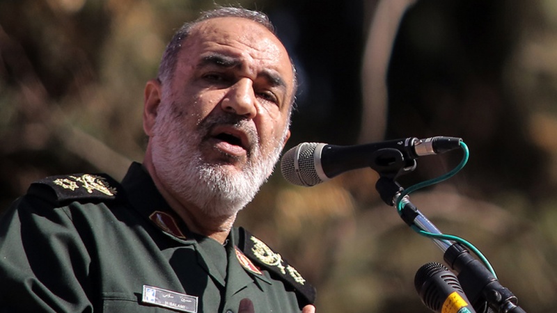 Iranpress: قائد الحرس الثوري الإيراني يؤكد على قدرة إرادة الشعب الإيراني