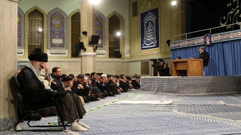ایران برس: حضور قائد الثورة في مراسم العزاء بمناسبة إستشهاد الإمام علي عليه السلام