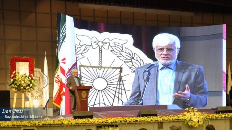 Iranpress: "عارف" يؤكد على أهمية دور القضاة والمحامين في إيران