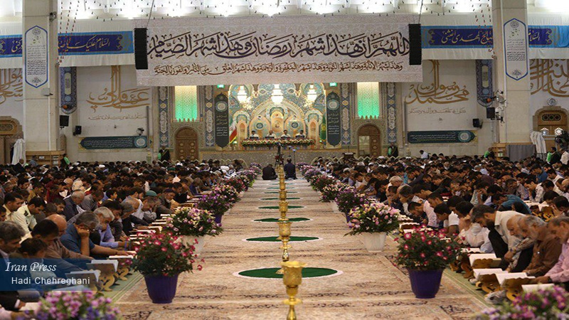 Iranpress: أكبر حفل للترتيل الجماعي في عالم الإسلام