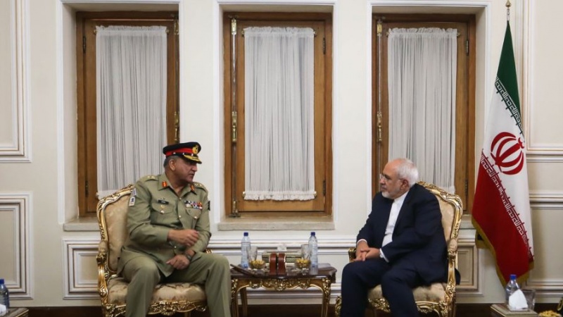 Iranpress: Zarif urged Pakistan Army Chief to cooperate for releasing Iranian border guards