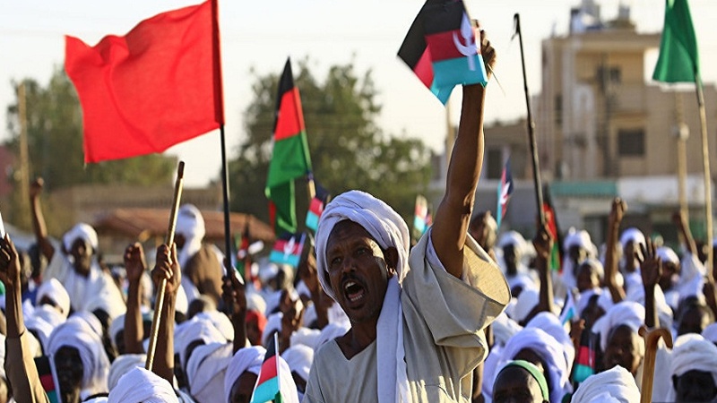 Iranpress:  13 قتيلًا خلال فض اعتصام المحتجين السودانيين 
