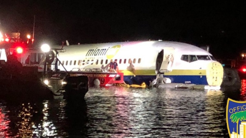 Iranpress: Boeing 737 slides off runway, falls into St. Johns River in Florida