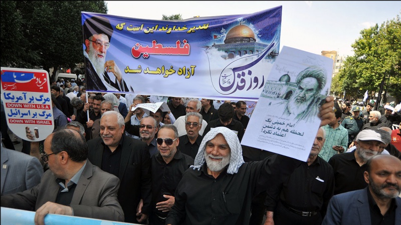 Iranpress: علماء السنة في إيران يدعون للمشاركة في يوم القدس العالمي
