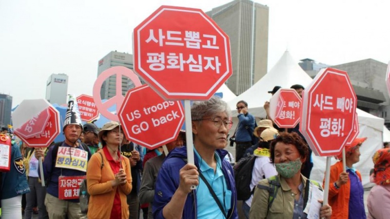 Iranpress: South Koreans stage protest outside US embassy