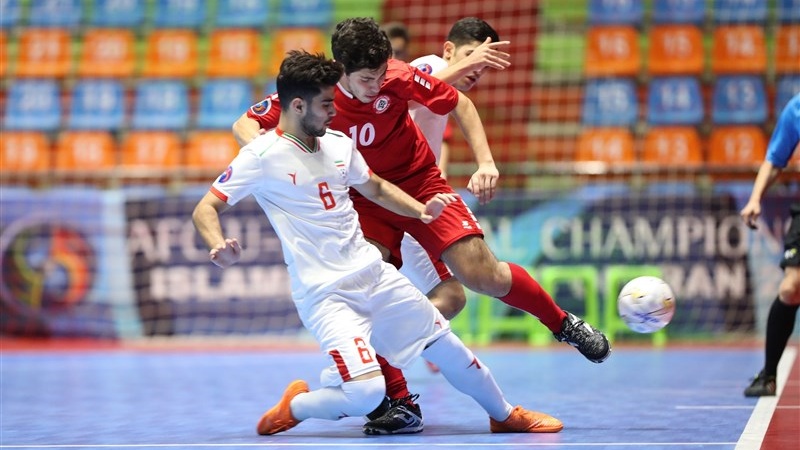Iranpress: إيران تخسر أمام اليابان في بطولة أسيا لكرة الصالات