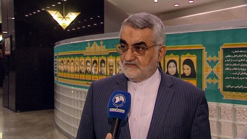 Iranpress: بروجردي: زيارة شينزو آبي الى ايران ليست فقط للتوسط بين طهران وواشنطن