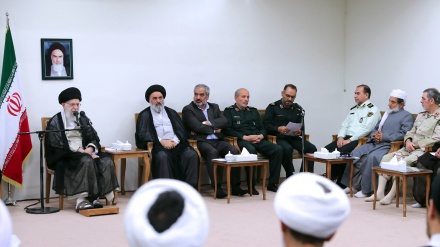 Photo: Leader receives organisers of Kurdistan Congress of Martyrs   