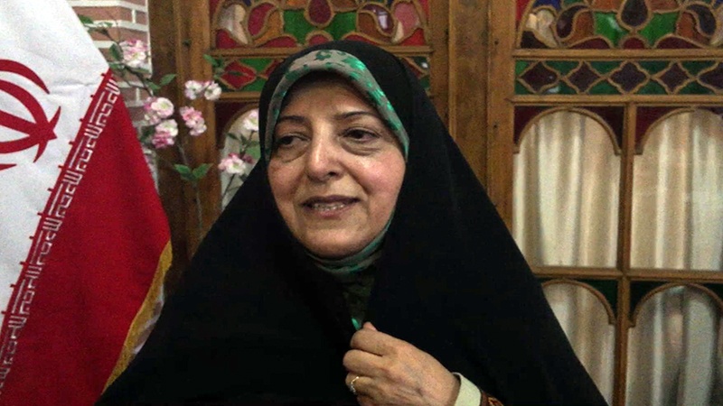 Iranpress: ابتكار: للمرأة الإيرانية دور فاعل في مجال ابداع جمال الفن الإسلامي