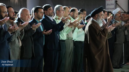 Photo: People of Isfahan hold Eid Al Fitr prayer