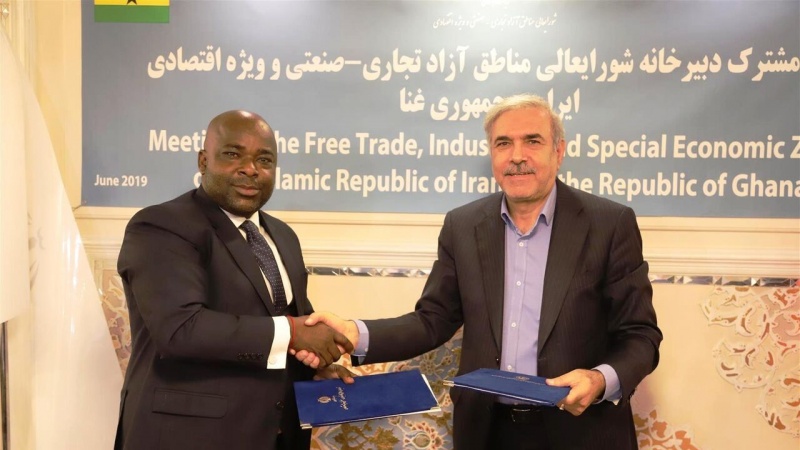 Iranpress: Iran, Ghana sign MoU to boost trade ties on free zones