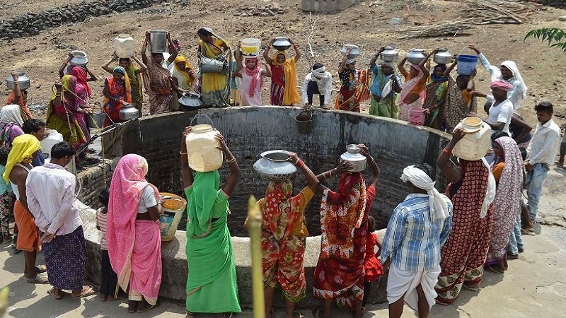 Iranpress: Heatwave kills tens of people in India