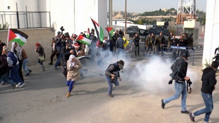 عشية مؤتمر المنامة ... اندلاع مواجهات بين الفلسطينيين وقوات الاحتلال 