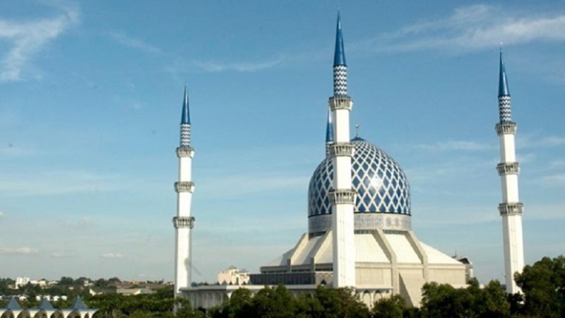 Iranpress: Sudden death of prayer leader in Malaysia While delivering sermons