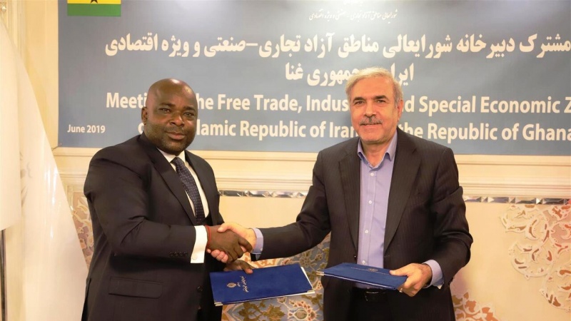 Iranpress: توقيع اتفاق التعاون بين المناطق الحرة في ايران و غانا