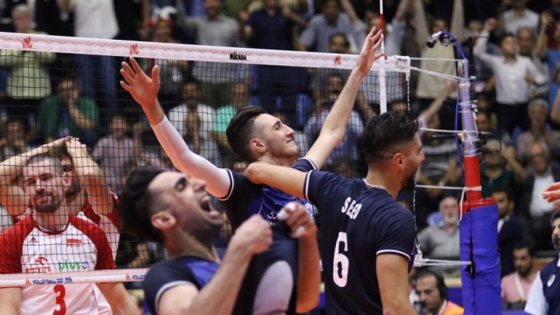 Iranpress: Iran Volleyball team hits Poland to climb top of the league