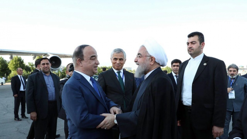 Iranpress: روحاني يعود الى طهران في ختام جولته الأسيوية 