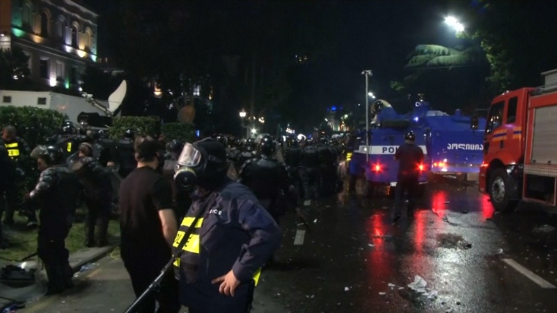 Iranpress: Dozens injured after Georgia police fire rubber bullets at demonstrators