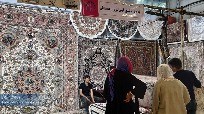 Iranpress: Hand-woven carpet exhibition attracts sizeable crowds in Kermanshah 