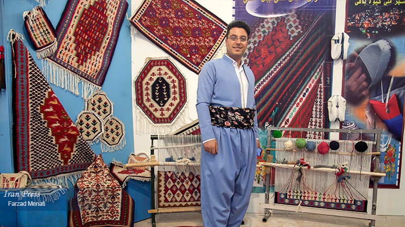 Iranpress: Photo: National exhibition of Iranian handicrafts in Kermanshah