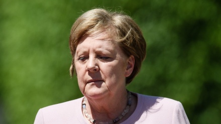 Merkel's third shaking bout renews health fears