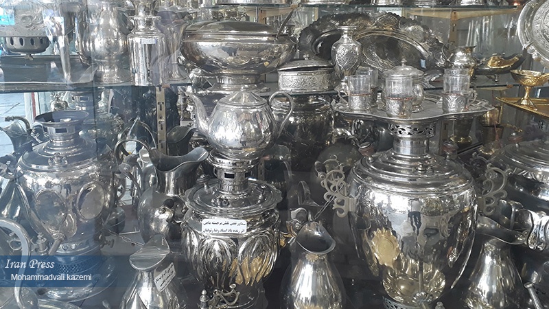 Iranpress: Photo: Nickle Silver embossing, beautiful Iranian art in the city of Borujerd