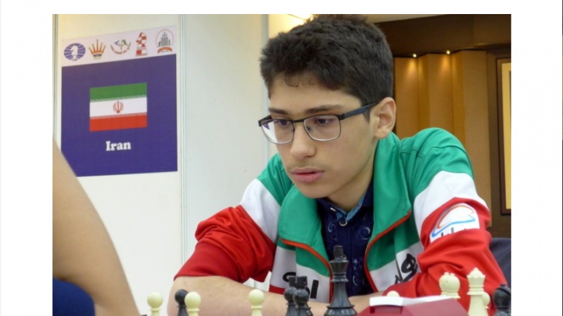 Iranpress: تألق باهر لـ"لاعب الشطرنج الإيراني"