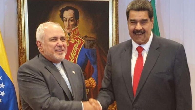 Iranpress: ظريف يلتقي مادورو في كاراكاس