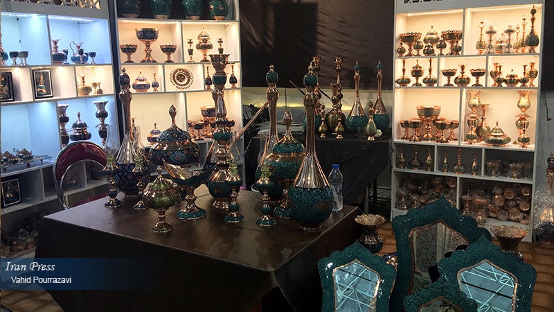 Iranpress: المعرض العام للصناعات اليدوية والسياحة في تبريز