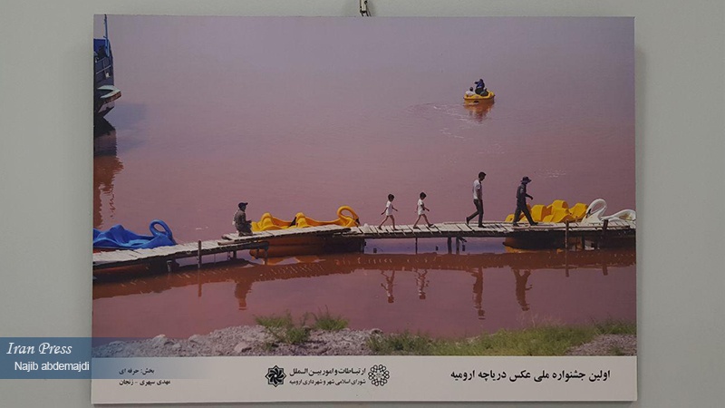Iranpress: اقامة مهرجان الصور لبحيرة أرومية 