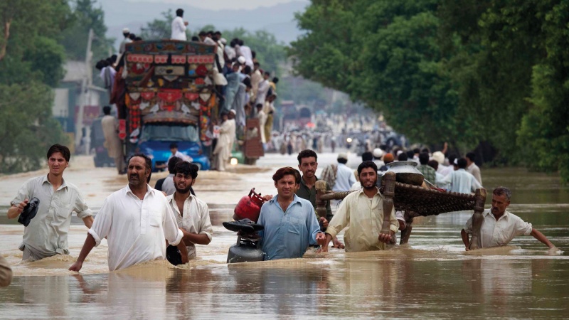 Iranpress: Two dozen swept away in Pakistan
