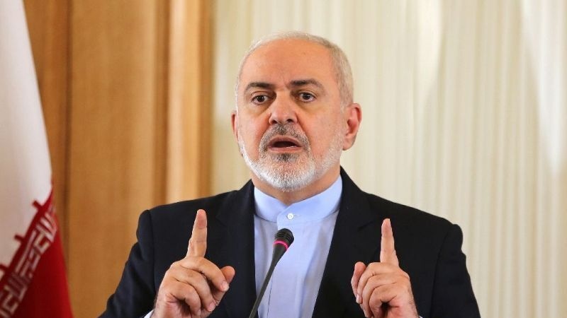 Iranpress: ظريف يؤكد  ضرورة الإفراج عن ناقلة النفط الإيرانية على وجه السرعة