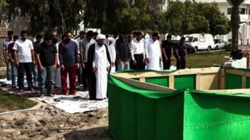 Iranpress: النظام البحريني يجبر المواطنين على عدم الصلاة في المساجد المهدمة 