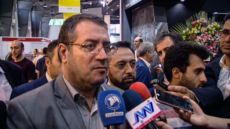 Iranpress: وزير الصناعة: لم يحدث خلل في صادرات ايران الى دول الجوار  