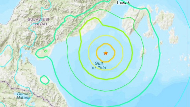 Iranpress: 6.9 magnitude quake jolts eastern Indonesia, tsunami alert issued