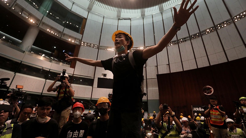 Iranpress: Hong Kong protesters captures parliament 