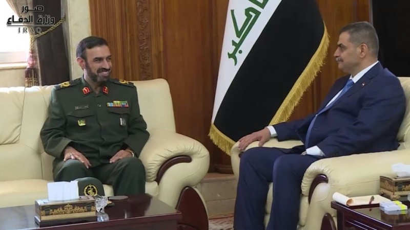 Iranpress: وزير الدفاع العراقي يثني على إيران لدعمها الحرب على داعش