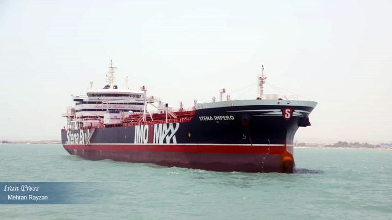 Iranpress: صور خاصة لناقلة النفط البريطانية في ميناء بندرعباس