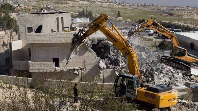 Iranpress:  Zionist regime begins demolishing Palestinian