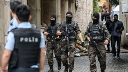 اعتقال 176 عسكرياً في تركيا 