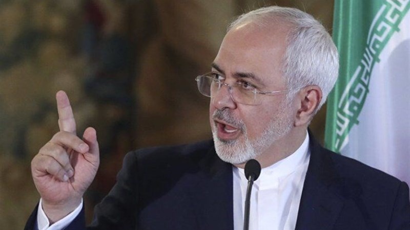 Iranpress: ظريف: إيران تحتفظ بحقها في مواجهة الإرهاب الإقتصادي الأمريكي