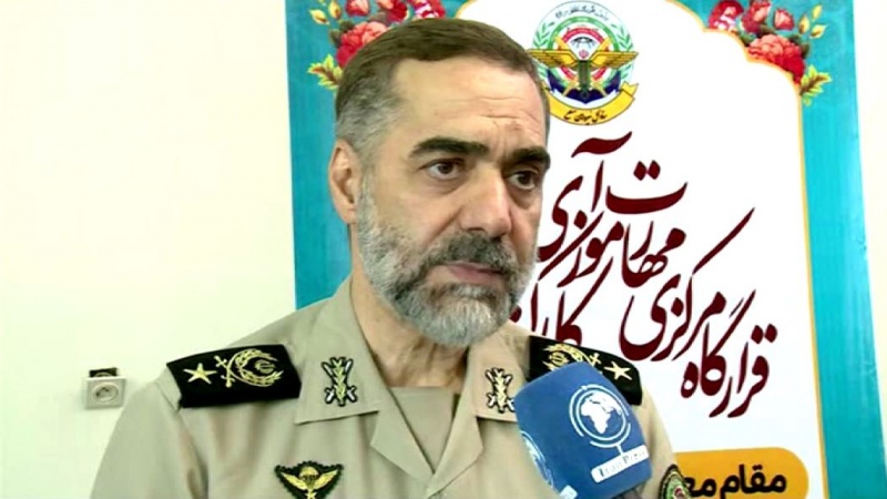 Iranpress: الجيش الإيراني يشدد على دور الجنود في النهوض بالقدرات الإنتاجية