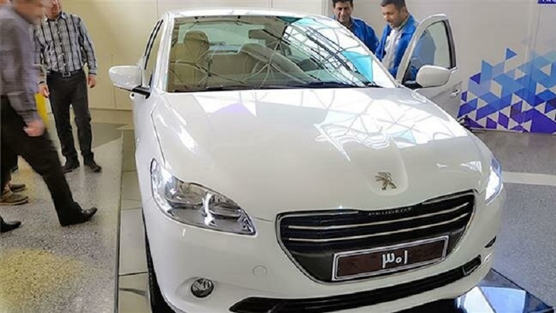 Iranpress: مصنع إيران خودرو يبدأ بإنتاج سيارة بيجو 301