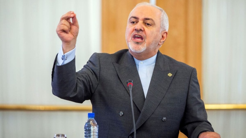 Iranpress: ظريف: إيران لا تعتمد على أي طرف للدفاع عن نفسها