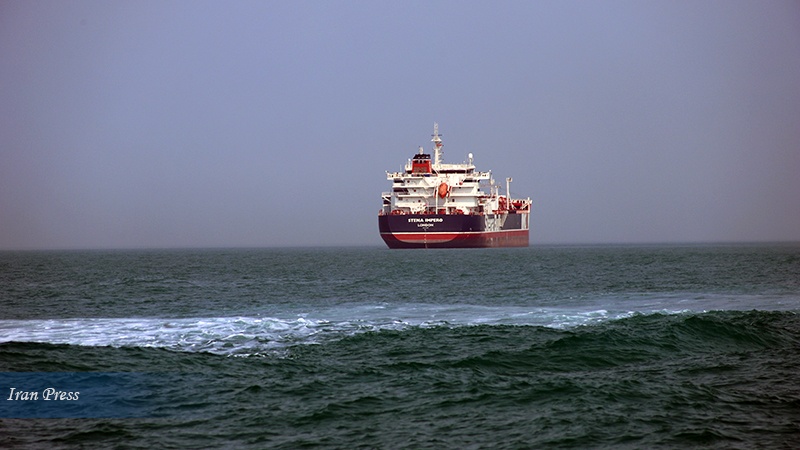 Iranpress: Photo: British oil tanker Stenaimpero still anchored in Bandar Abbas, southern Iran