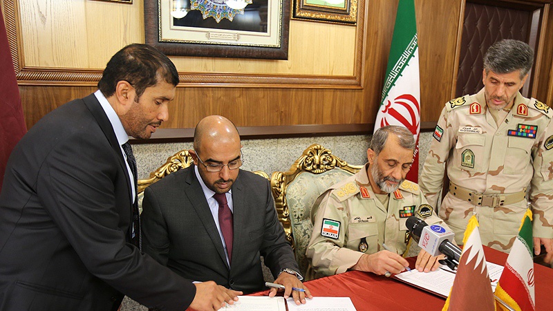 Iranpress: توقيع مذكرة تفاهم بين إيران وقطر للتعاون الحدودي