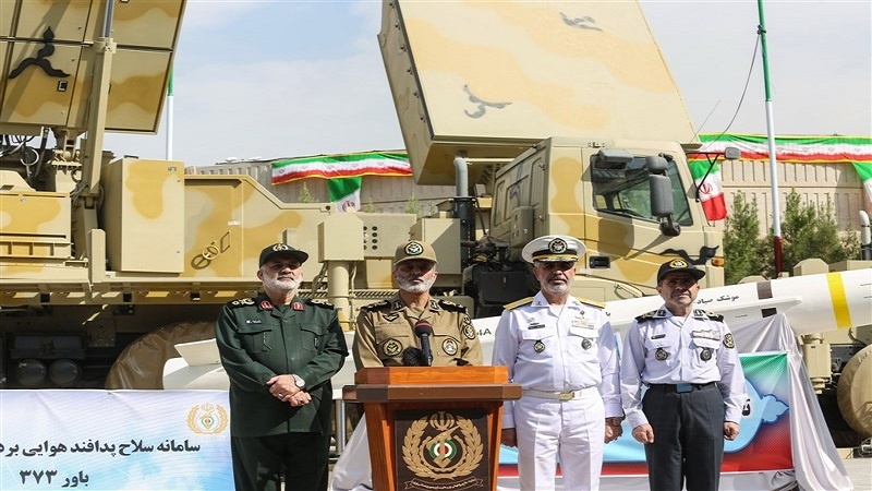 Iranpress: قائد الجيش الإيراني:أسلحتنا الدفاعية مصممة وفقا للتهديدات 