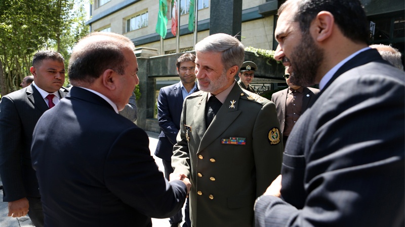 Iranpress: وزير الدفاع الايراني: تعزير البنية الدفاعية للعراق من استراتيجيات ايران الاساسية