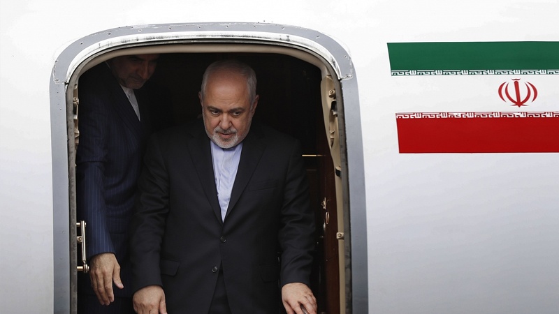 Iranpress: ظريف يعود إلى طهران في ختام جولته الأوروبية