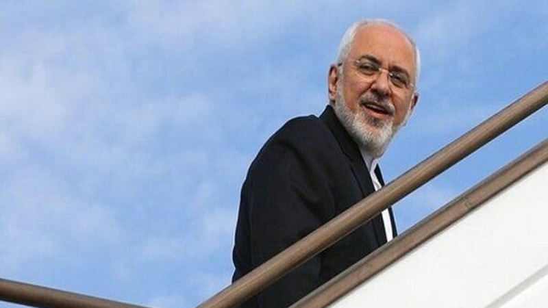 Iranpress: ظريف يغادر كوالالمبور عائدا الى طهران 